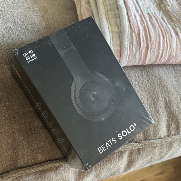 Solo3 Wireless On-Ear Headphones - Black - Picture 1 of 6